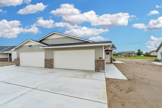 Building Photo - 2432 S Wheatland St