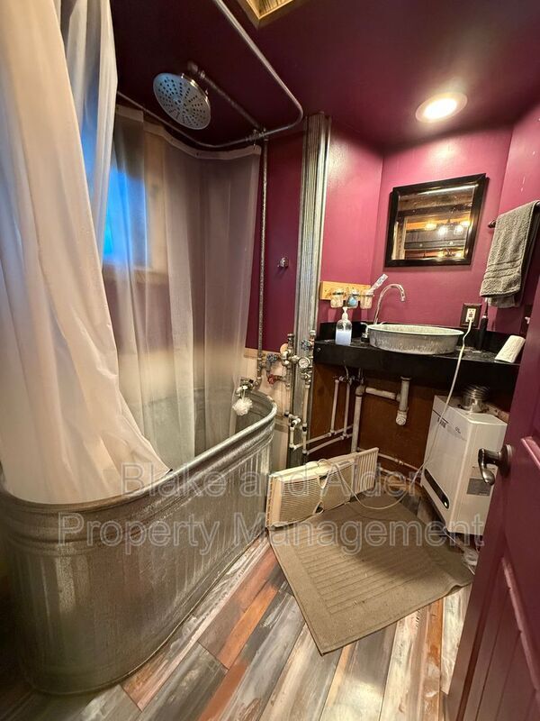 Building Photo - 6519 NW St Helens Rd