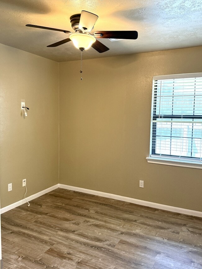 Building Photo - 1505 Richland Ct N