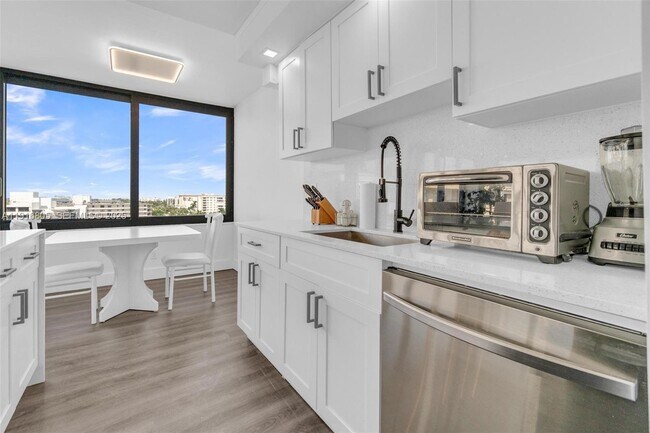 Building Photo - 3589 S Ocean Blvd