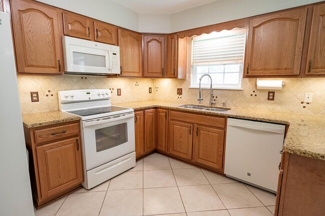 Building Photo - 4679 Inisheer Dr
