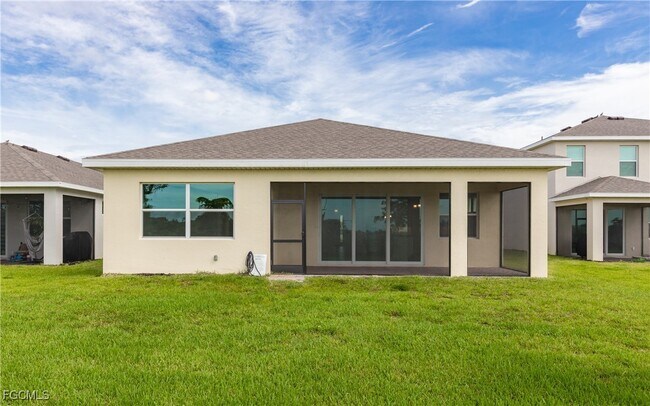 Building Photo - 374 Spg Hl Lk Lp