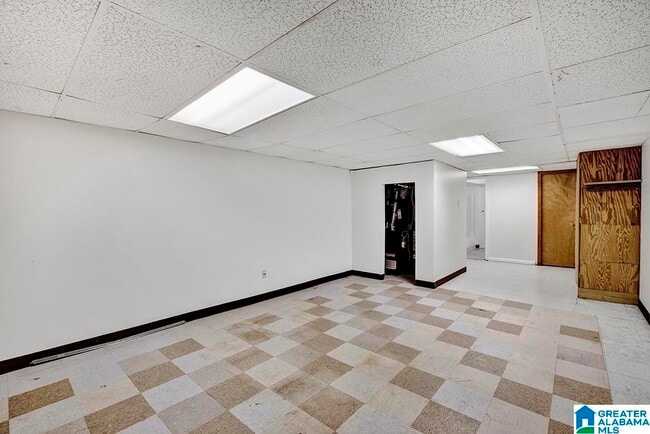 Building Photo - 126 E Jones Ct