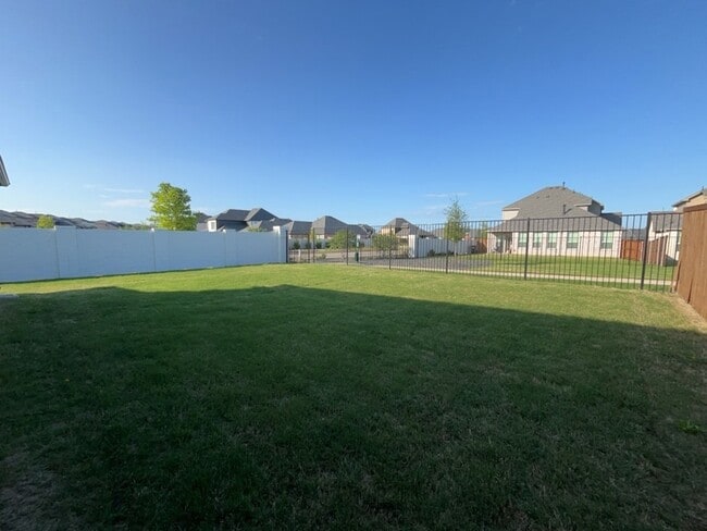 Building Photo - 612 Amenduni Ln