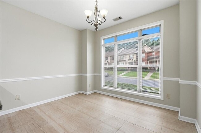 Building Photo - 6199 Thorncrest Dr