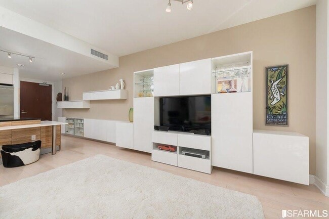 Building Photo - 631 Folsom St