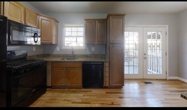 Building Photo - 3 bedroom opportunity area