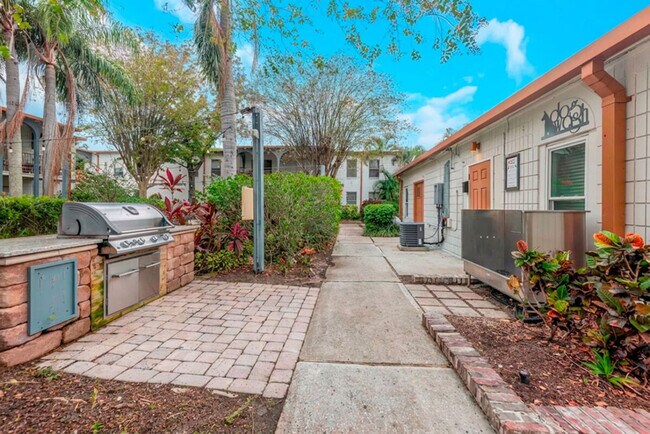 Building Photo - 4350 W Kennedy Blvd