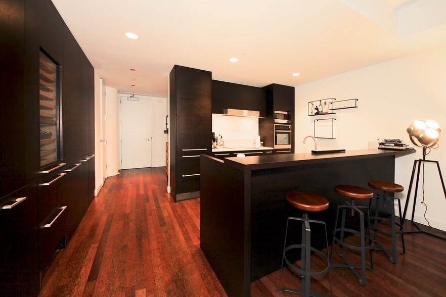 Building Photo - 6250 HOLLYWOOD Blvd