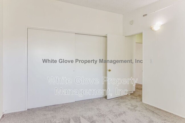 Building Photo - 526 W Chestnut St