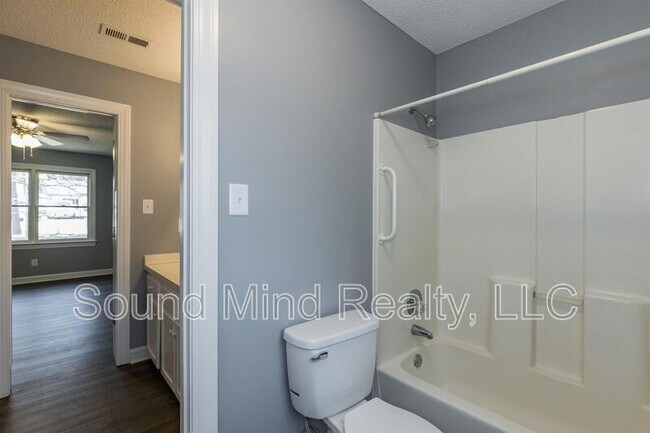 Building Photo - 2145 Tanglewood Rd