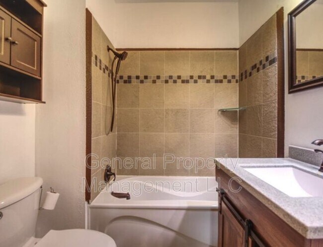 Building Photo - Charming 4 Bedroom, 1 Bathroom Home For Rent