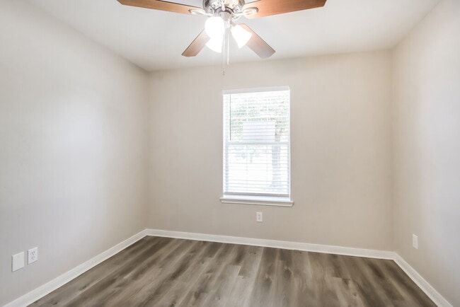 Building Photo - 28923 Village Creek Loop