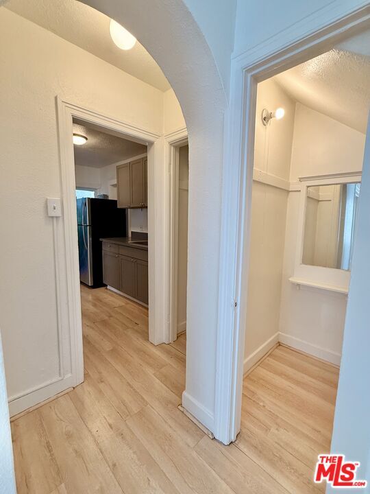 Building Photo - 936 S Berendo St