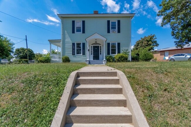 Building Photo - GORGEOUS COLONIAL HOME FOR RENT IN NEWPORT NEWS!!!