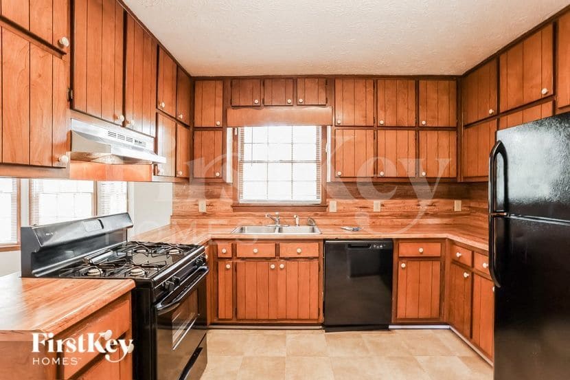 Building Photo - 240 Summerwood Ln