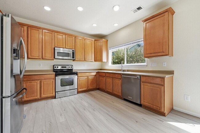 Building Photo - $2,845.95 - 3 Bed, 2 Bath Home in Thornton with Central AC and In Unit Laundry!