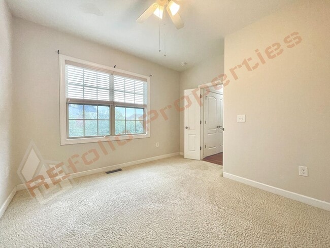 Building Photo - Lovely 5 Bedroom 4 Bathroom Single Family ...