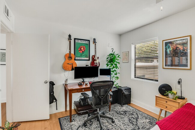 Secondary bedroom - 96 Ardmore Pl NW