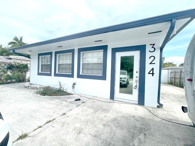 Building Photo - 324 SW 22nd St