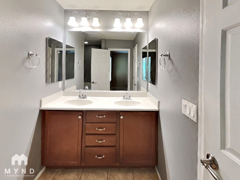 Building Photo - 10991 E Midnight Moon Ln