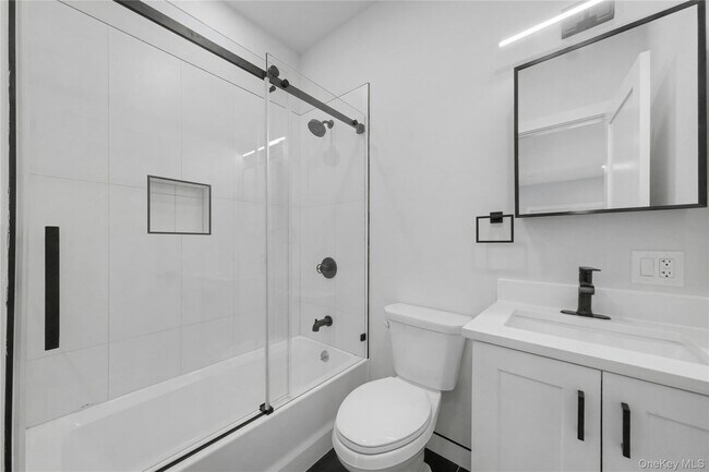 Building Photo - 10 Market St