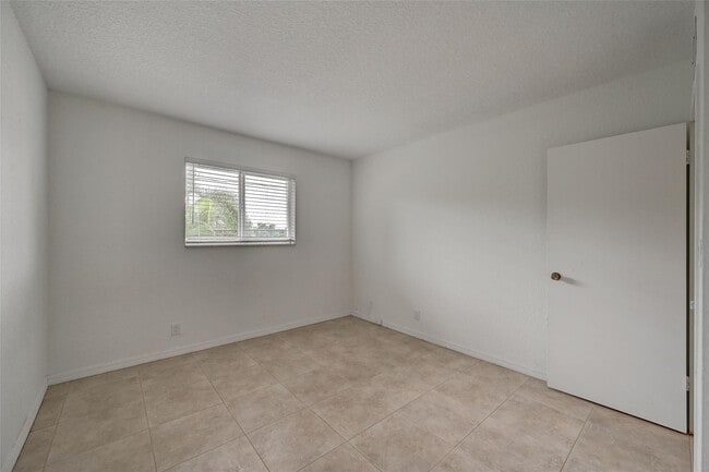 Building Photo - 2020 NE 56th St