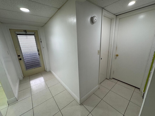 Building Photo - 7797 Golf Cir Dr