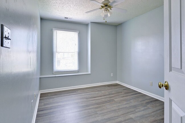 Building Photo - Well Maintained Coventry Home