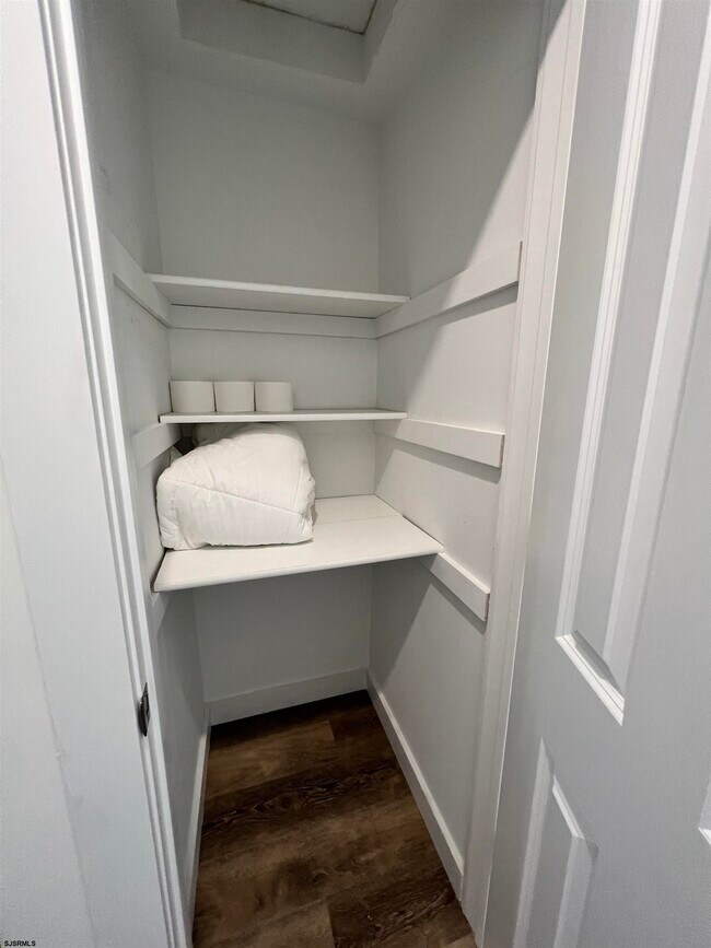 Building Photo - 17 N New Haven Ave