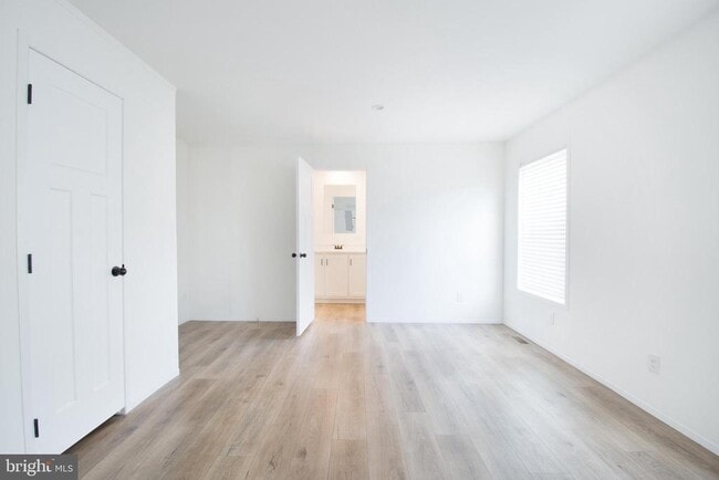 Building Photo - 161 Carnation Dr