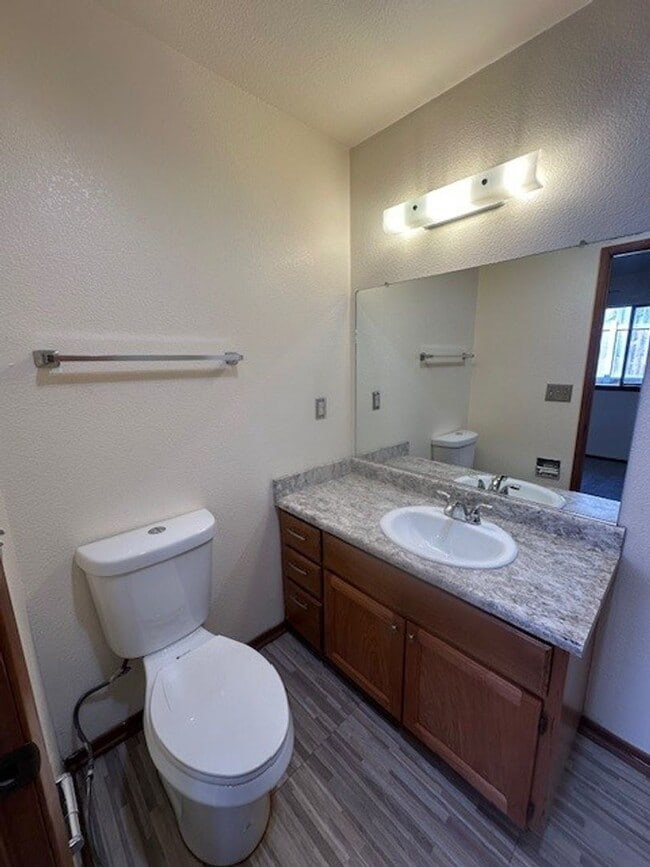 Building Photo - 600 Easy St