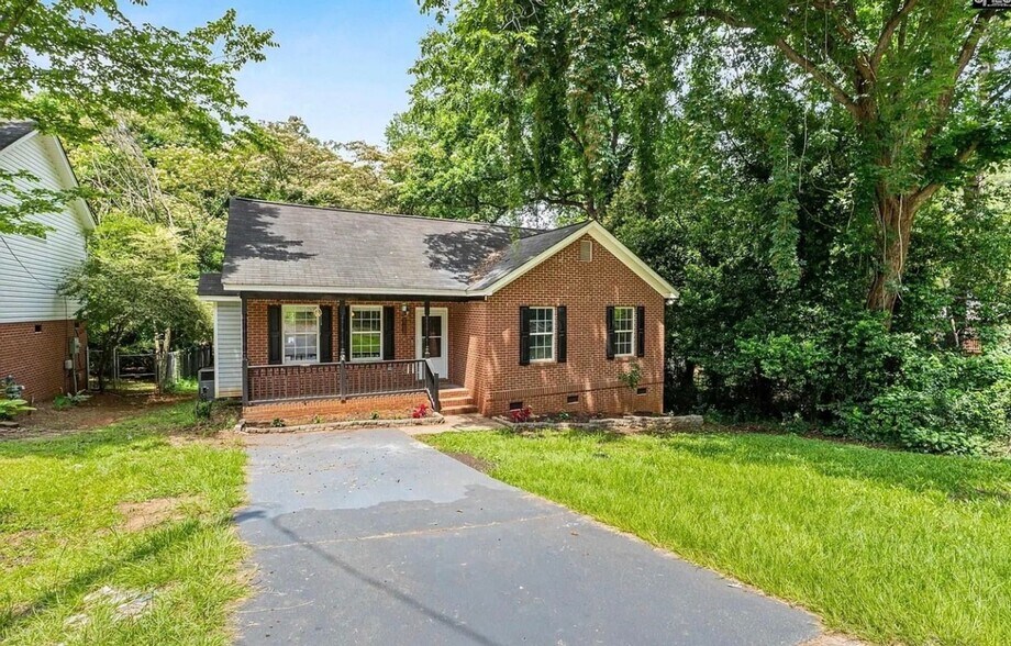 Building Photo - 4223 Woodridge Dr
