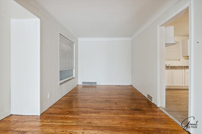 Building Photo - $1,300/month - 3 Bed 1 Bath Single Family Home in Detroit