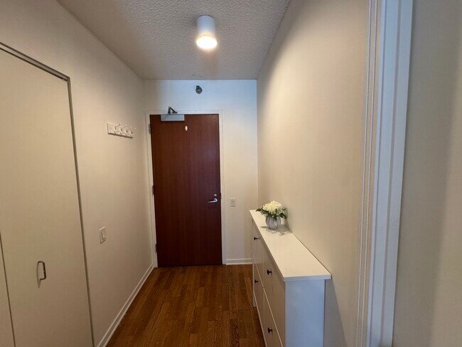 Building Photo - 400 N La Salle Dr