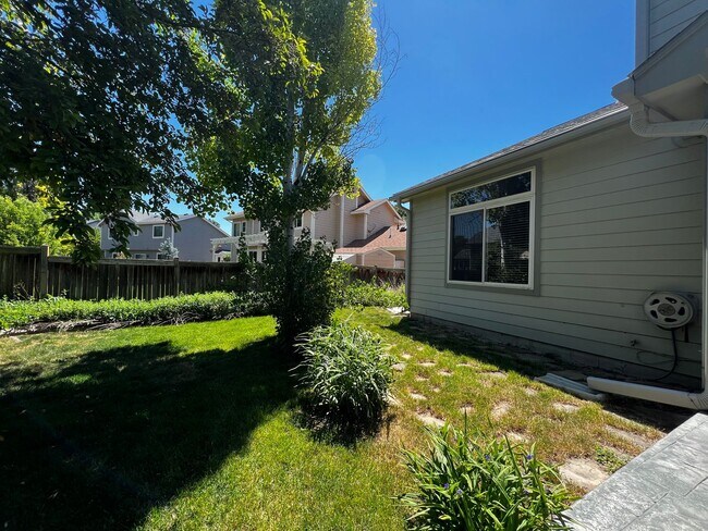 Building Photo - 3 Bed, 3 Bath House in Southeast Fort Coll...