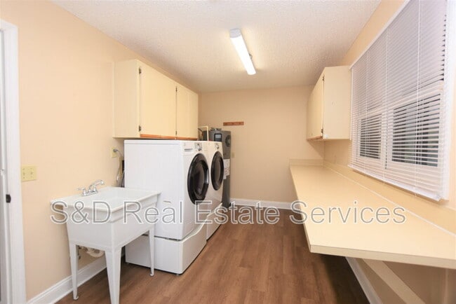 Building Photo - 4745 Highlands Pl Cir