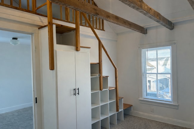 Building Photo - Stunning 5-bedroom in Conestoga Valley School District