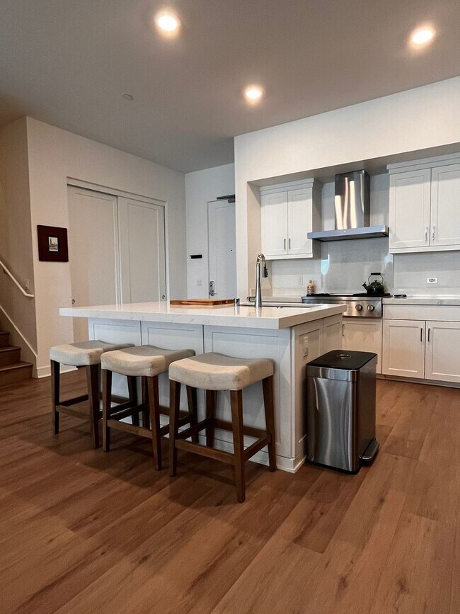 Building Photo - Luxury Condo in Lexington at Central Park West - Available Beginning of September!!
