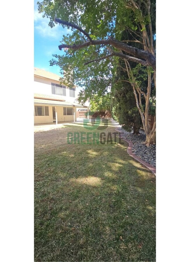 Building Photo - Beautiful 4 Bedroom, 3 Bathroom Home in Tr...