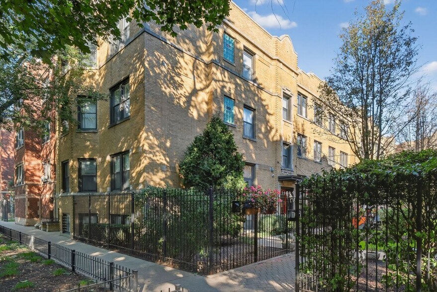 Building Photo - 1362 W Estes Ave