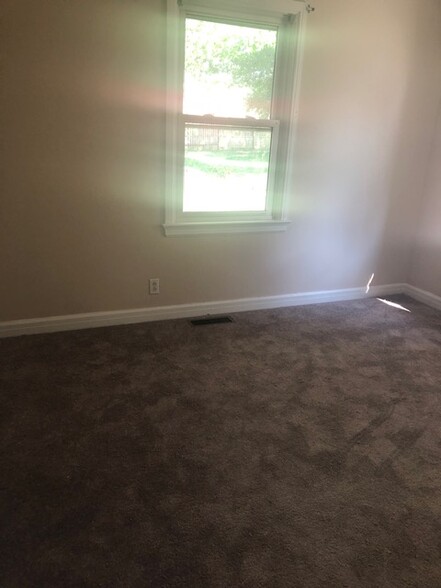 Building Photo - 104 Wayside Dr