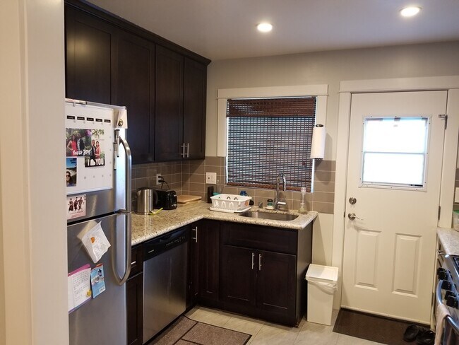 Building Photo - 838 Fremont St