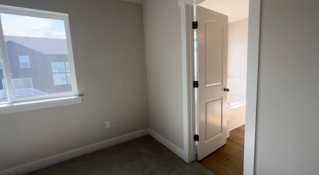 Building Photo - 13646 S Watts Ln