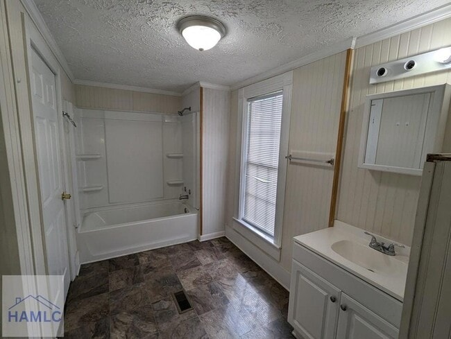 Building Photo - 414 N Caswell St