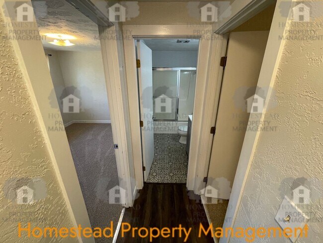 Building Photo - 130 Cottonwood Ct