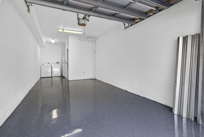 Building Photo - 6204 Myrtlewood Cir W