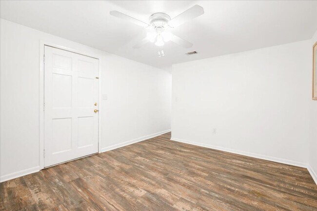 Building Photo - 2208 E 56th St