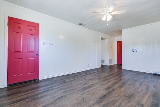 Building Photo - NOW AVAILABLE!!! Updated 2 bedroom 1 bath ...