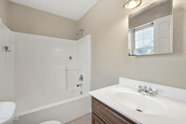 Building Photo - 75 Edgecomb St